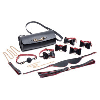 Набор БДСМ с дорожной сумкой Master Series: Bow — Luxury BDSM Set With Travel Bag, 11 предметов Набор БДСМ с дорожной сумкой Master Series: Bow — Luxury BDSM Set With Travel Bag, 11 предметов