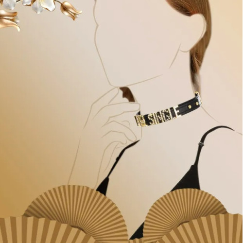 Чокер с золотыми буквами SMD со стразами Lockink Sevanda, кожаный, черный