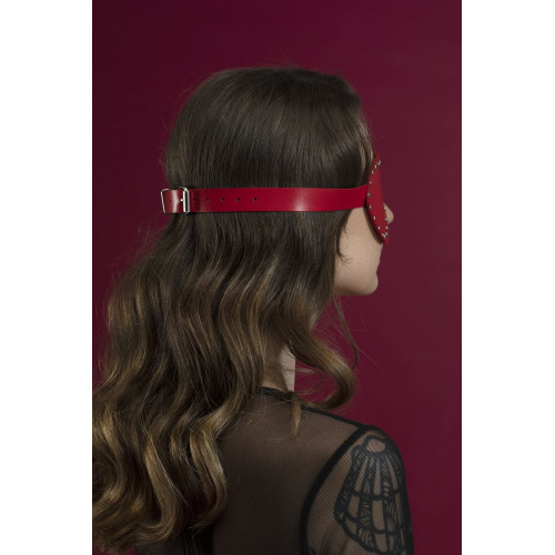 Маска шкіряна закрита із заклепками Feral Feelings - Blindfold Mask Червона