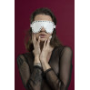Маска шкіряна закрита із заклепками Feral Feelings - Blindfold Mask Біла