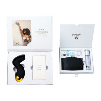 Подарочный набор Svakom Anniversary Box: вакуумный стимулятор, ленты, маска, лубрикант, спрей Подарочный набор Svakom Anniversary Box: вакуумный стимулятор, ленты, маска, лубрикант, спрей