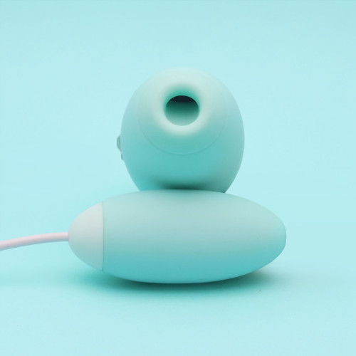 Вакуумный стимулятор с виброяйцом 2-в-1 KisToy Miss VV Голубой