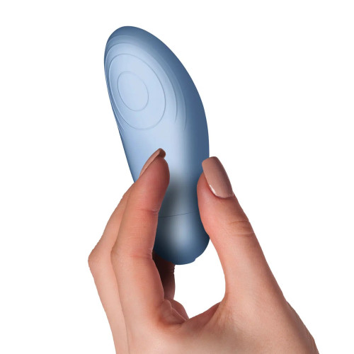 Клиторальный вибратор SugarBoo Blue Bae работает от батареек (в комплекте)